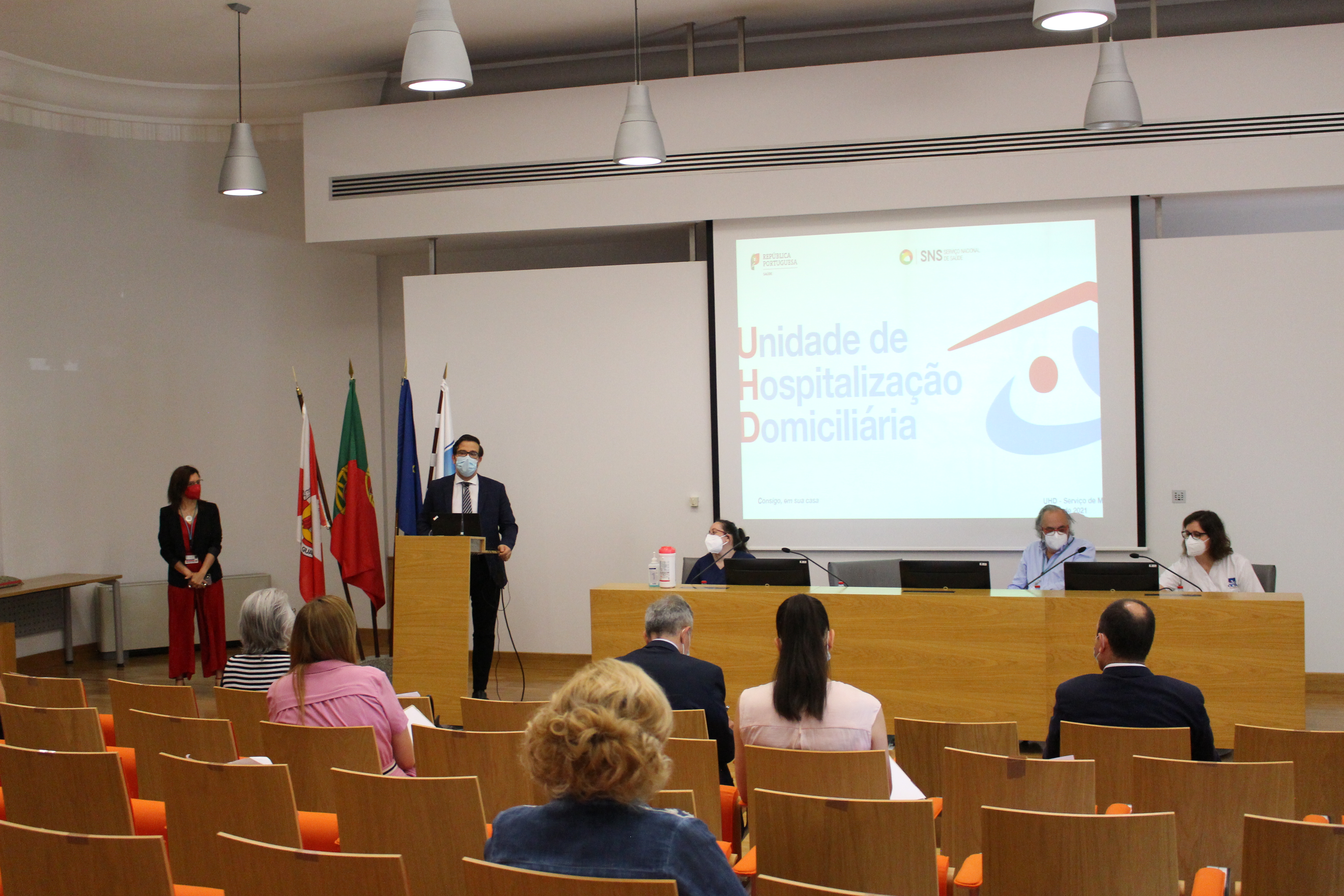 Unidade da Hospitalização Domiciliária apresentada a Lares da área de abrangência da ULSG